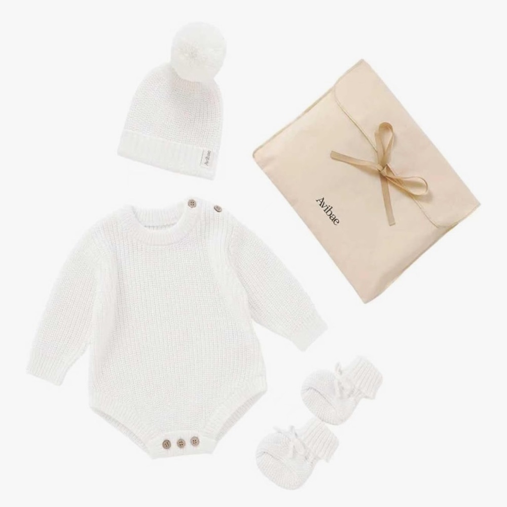 White Knit Baby Onesie Set with Hat and Booties 3-6 months NEW with gift pouch